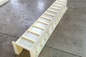 標(biāo)志樁、立柱 三孔立柱塑料模具109x14x14